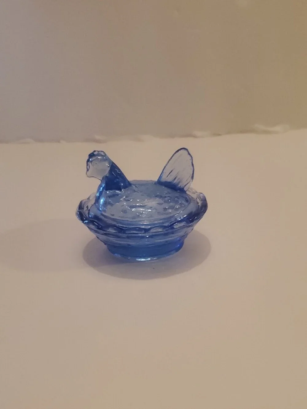 Rose's Closet Hen On Nest Glass Dish